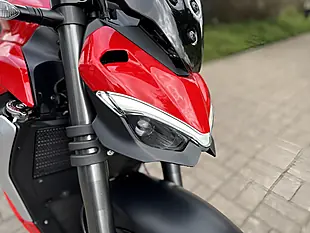 Used 2022 Ducati Streetfighter V2 Red - Interior and Exterior details 14