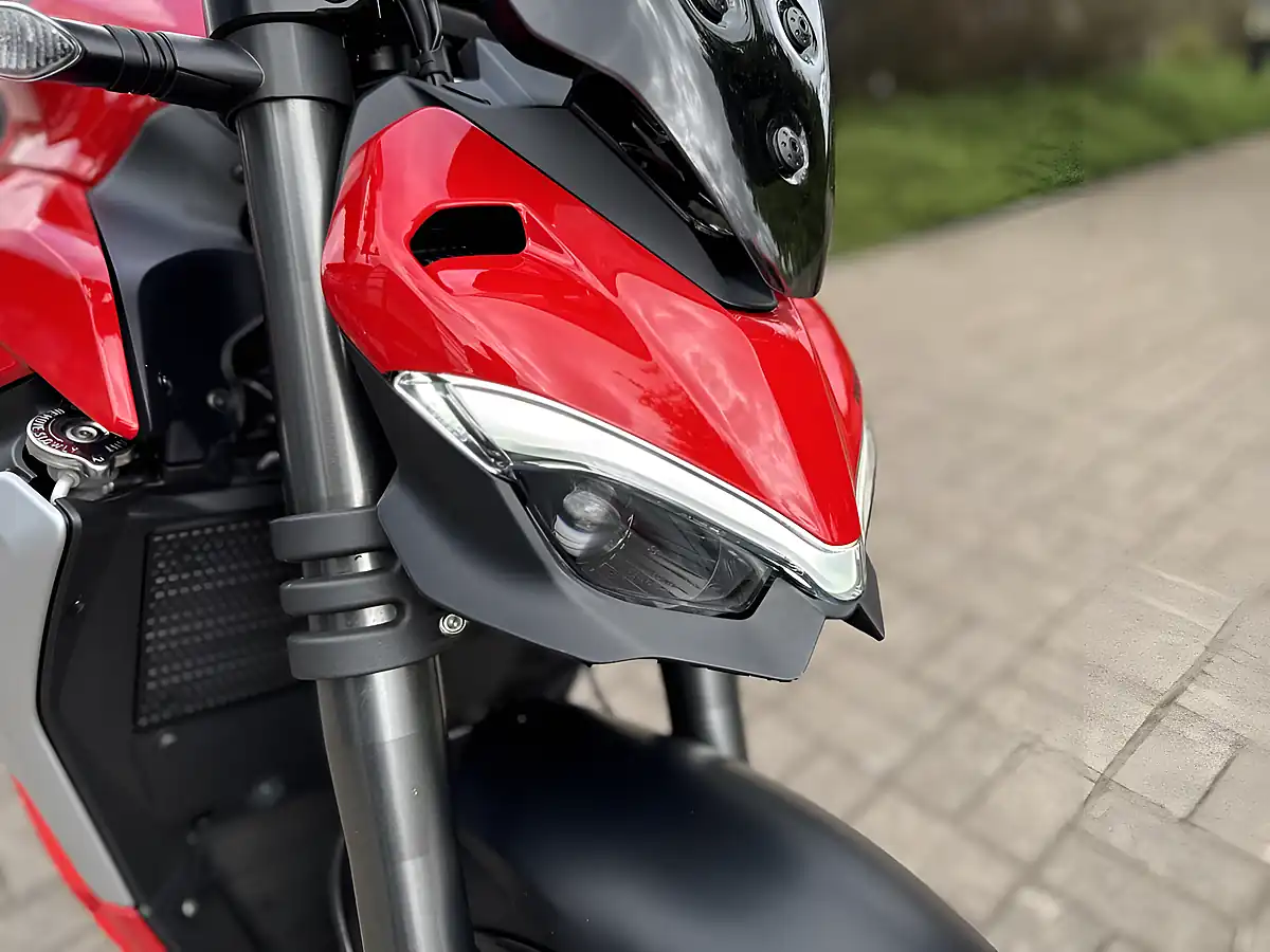 Used 2022 Ducati Streetfighter V2 Red - Interior and Exterior details 14