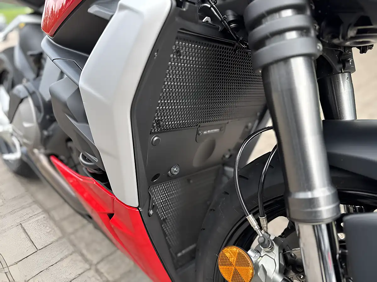 Used 2022 Ducati Streetfighter V2 Red - Interior and Exterior details 15