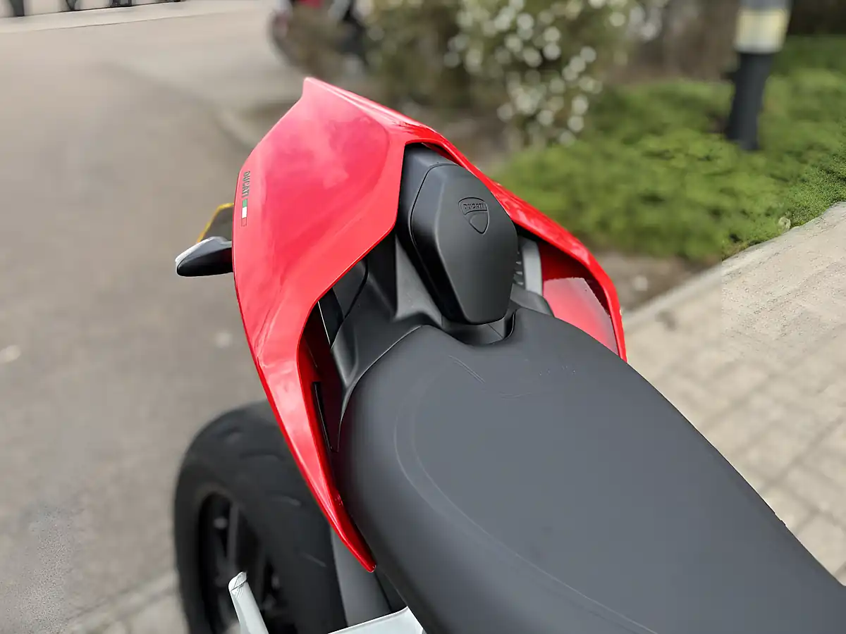 Used 2022 Ducati Streetfighter V2 Red - Interior and Exterior details 16