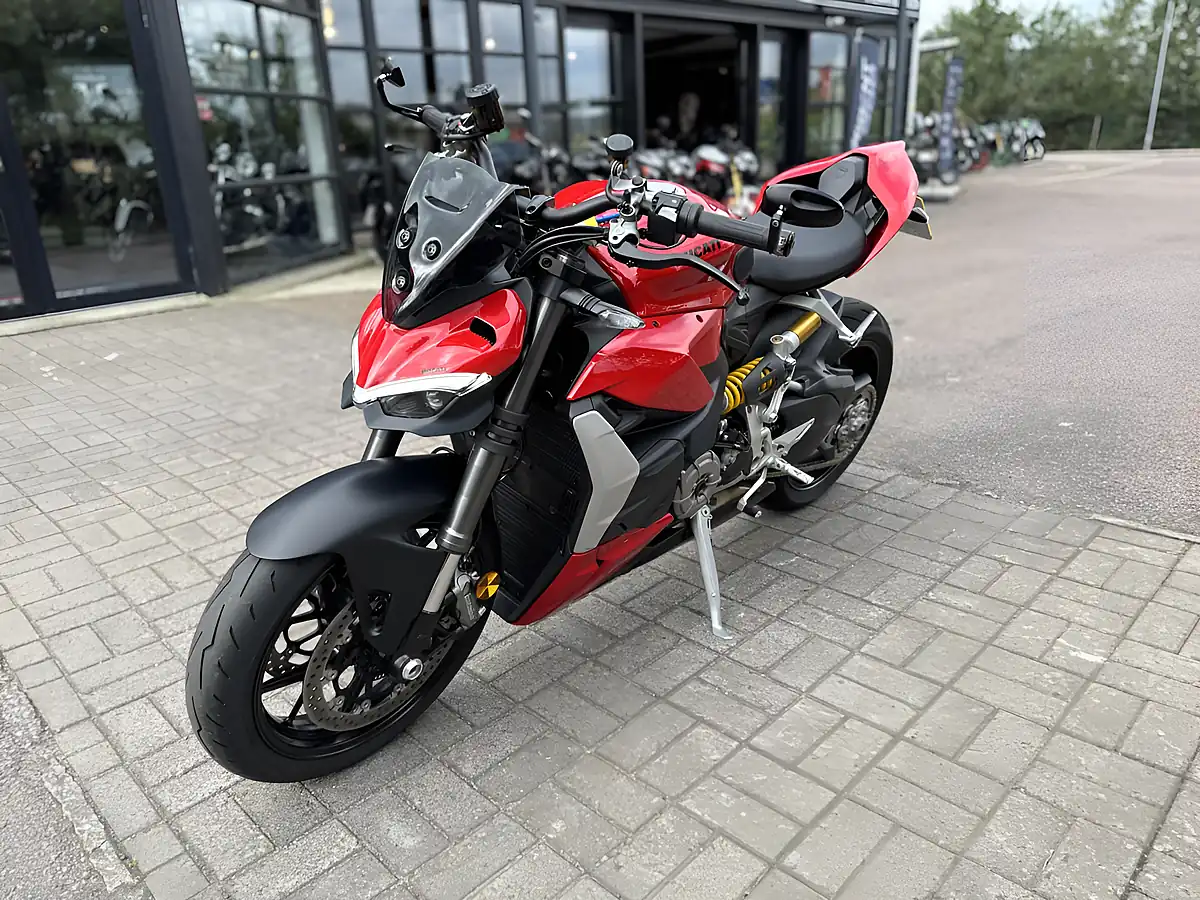 Used 2022 Ducati Streetfighter V2 Red - Interior and Exterior details 5
