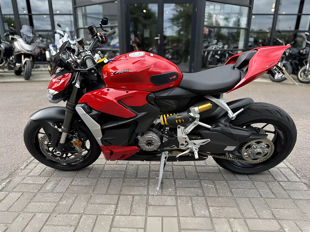 Used 2022 Ducati Streetfighter V2 Red - Interior and Exterior details 6