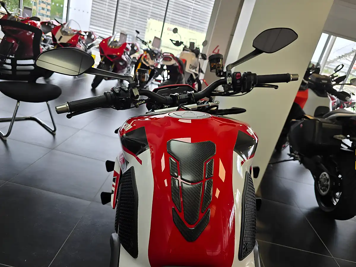 Used 2022 Ducati Streetfighter V4 S Custom Graphics Kit - Interior and Exterior details 12