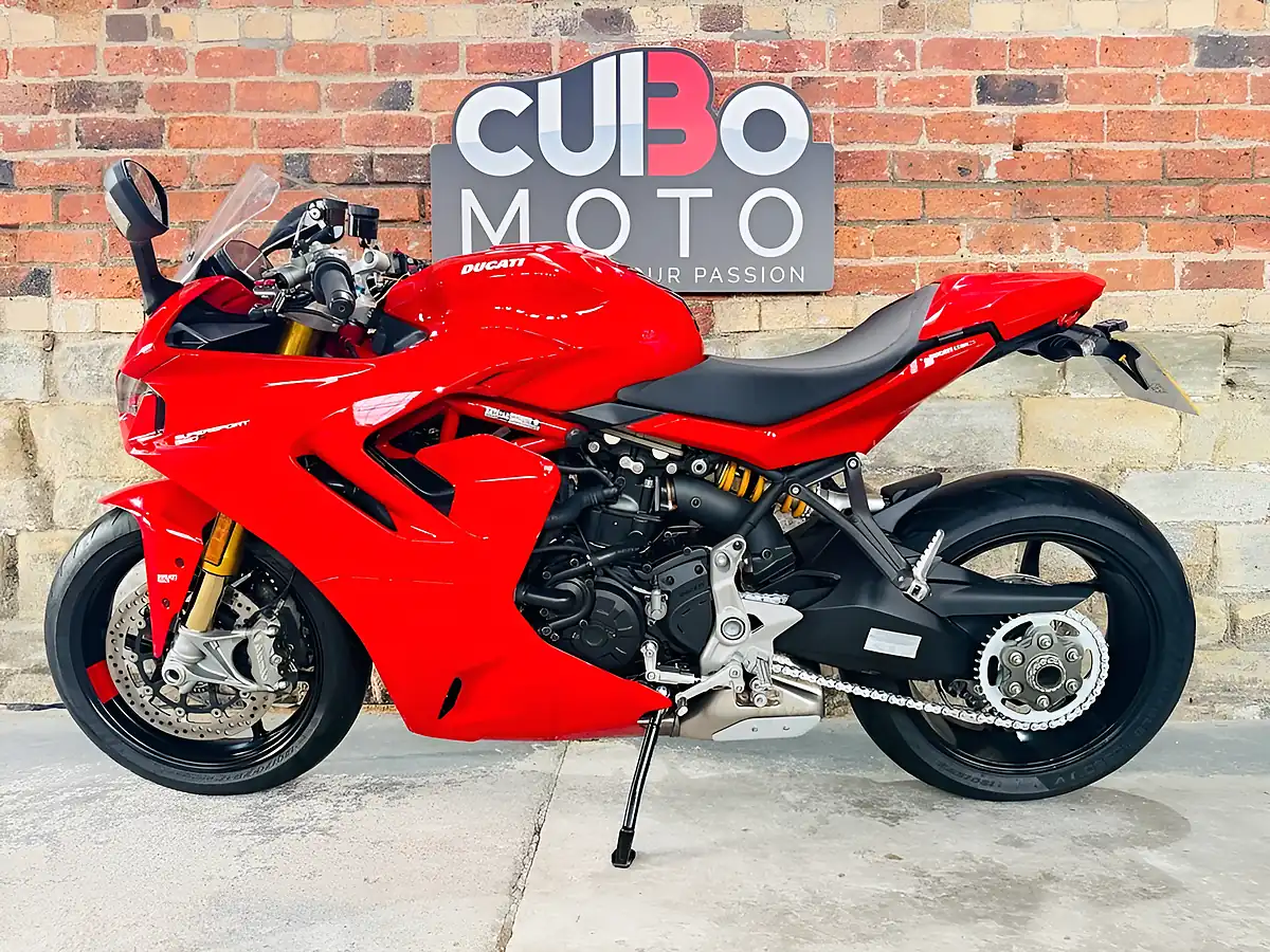 Used 2022 Ducati Supersport 950 S S Red - Interior and Exterior details 11