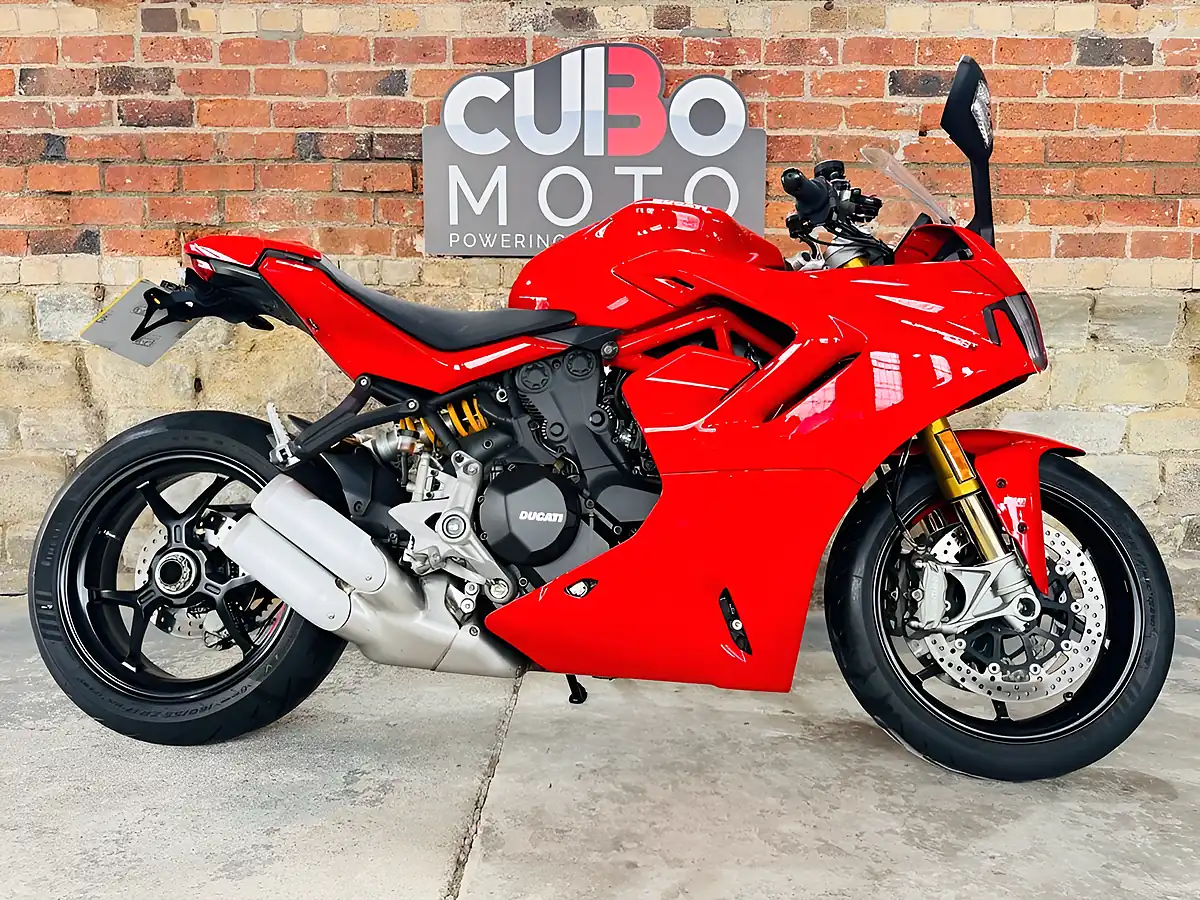 Used 2022 Ducati Supersport 950 S S Red - Interior and Exterior details 2