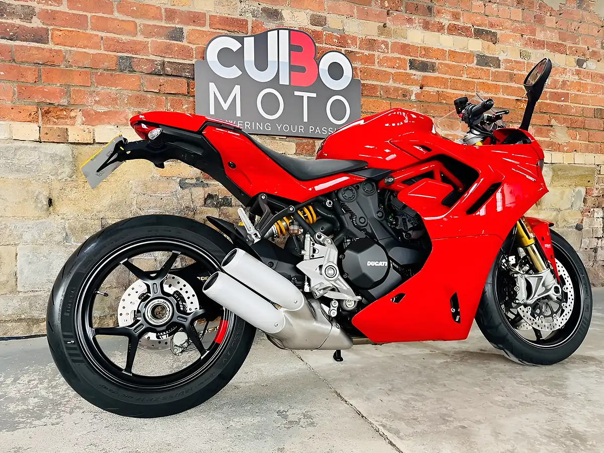 Used 2022 Ducati Supersport 950 S S Red - Interior and Exterior details 4