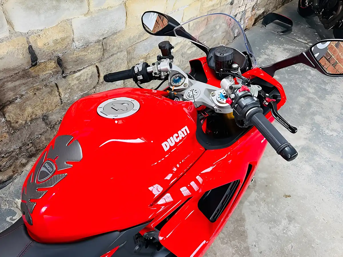 Used 2022 Ducati Supersport 950 S S Red - Interior and Exterior details 8