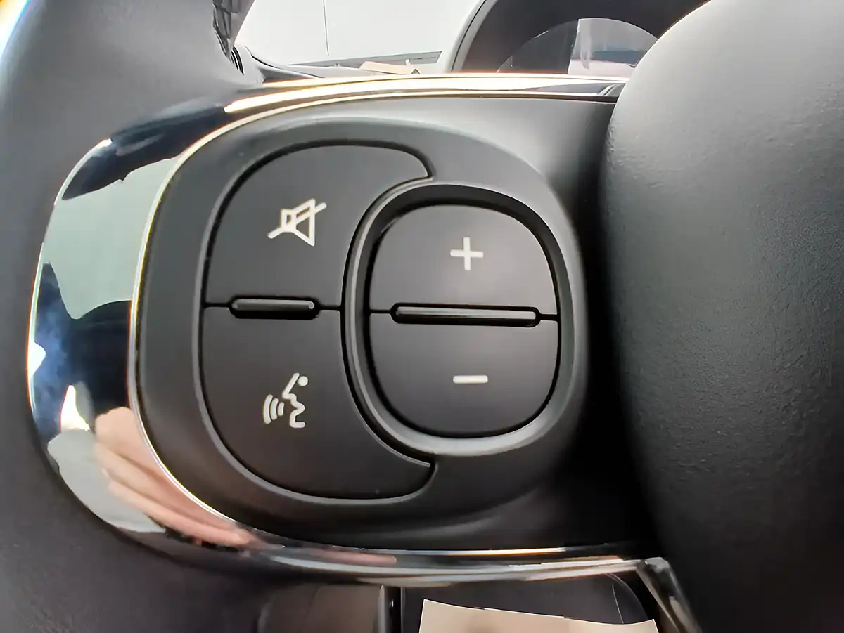 Used 2022 Fiat 500 Dolcevita Blue - Interior and Exterior details 12