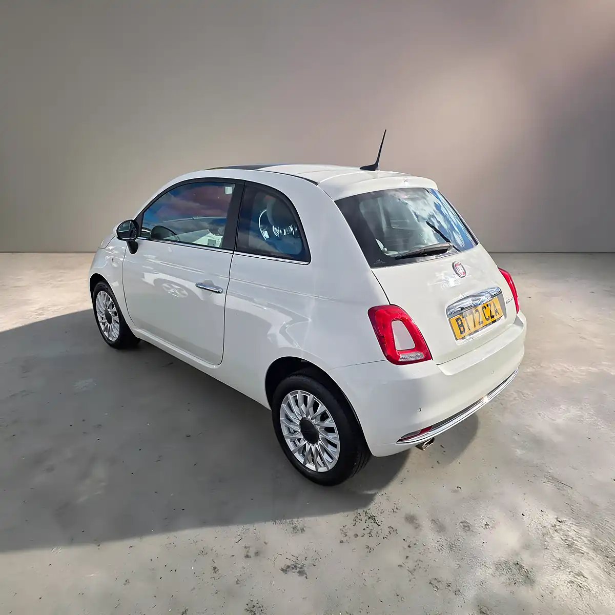 Used 2022 Fiat 500 Dolcevita Dolcevita Bossanova White - Interior and Exterior details 4