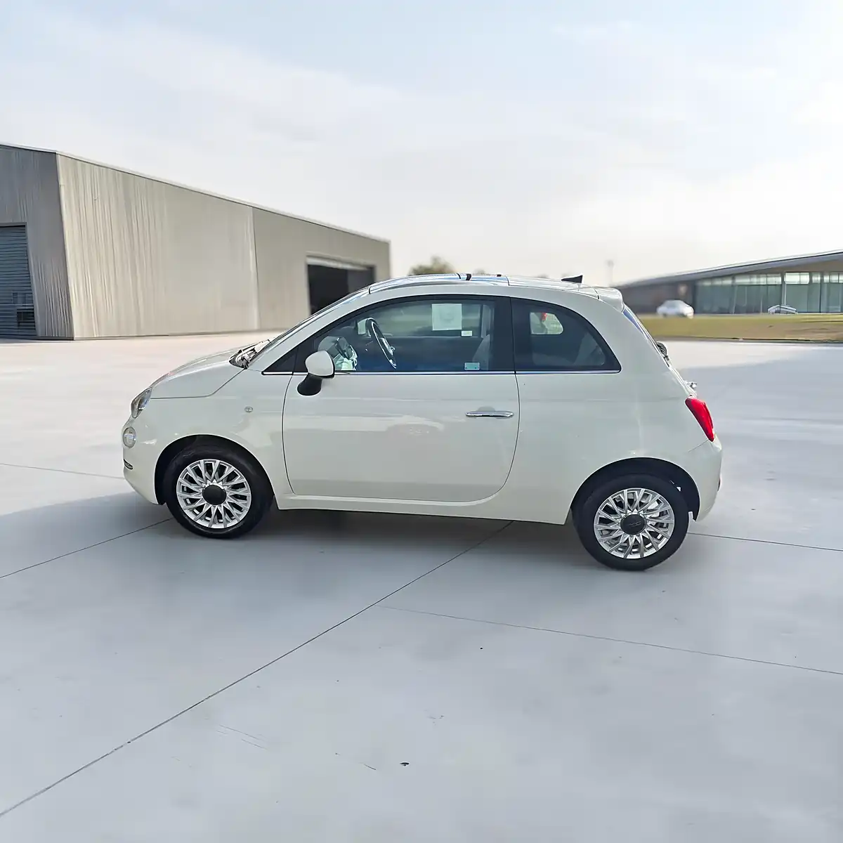 Used 2022 Fiat 500 Dolcevita Dolcevita Bossanova White - Interior and Exterior details 5