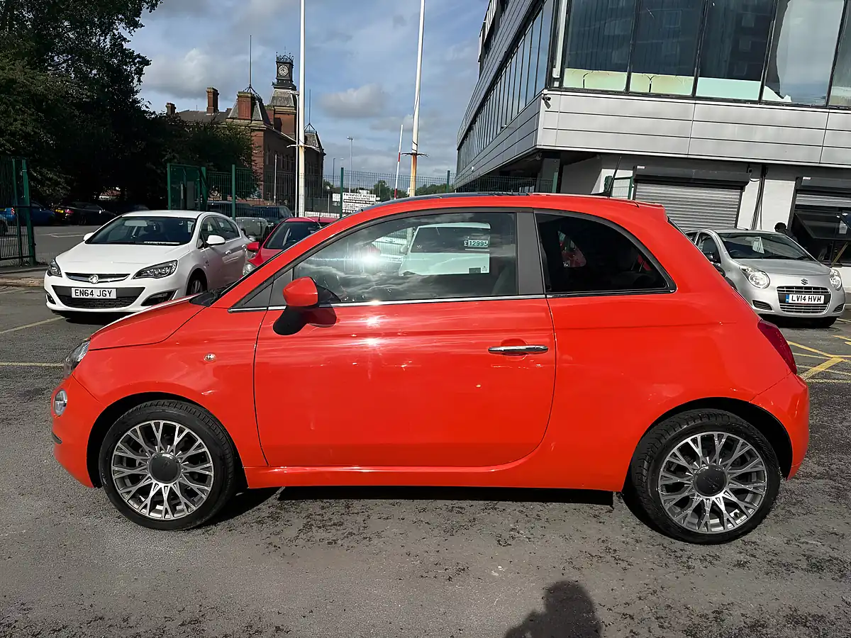 Used 2022 Fiat 500 Dolcevita Plus Red - Interior and Exterior details 7