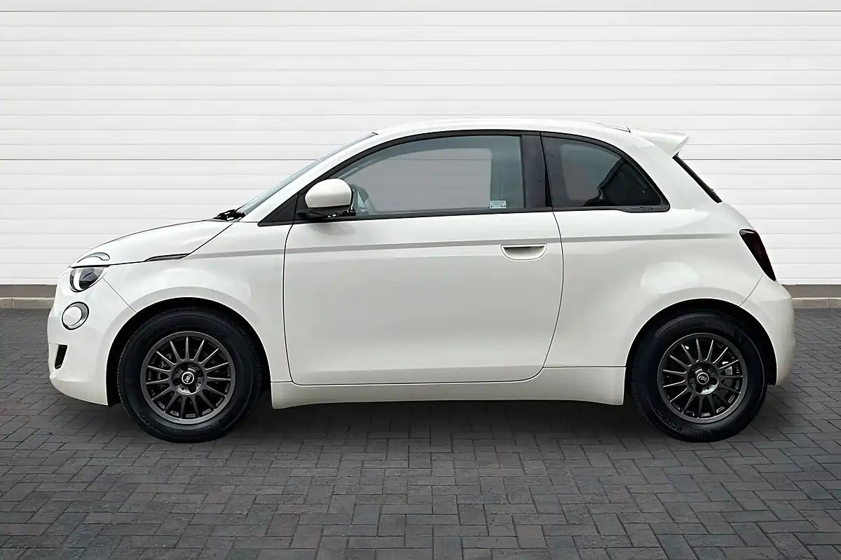 Used 2022 Fiat 500e Action White - Interior and Exterior details 6