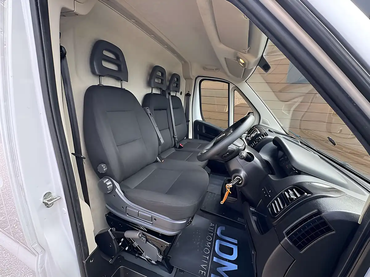 Used 2022 Fiat Ducato 35 White - Interior and Exterior details 13