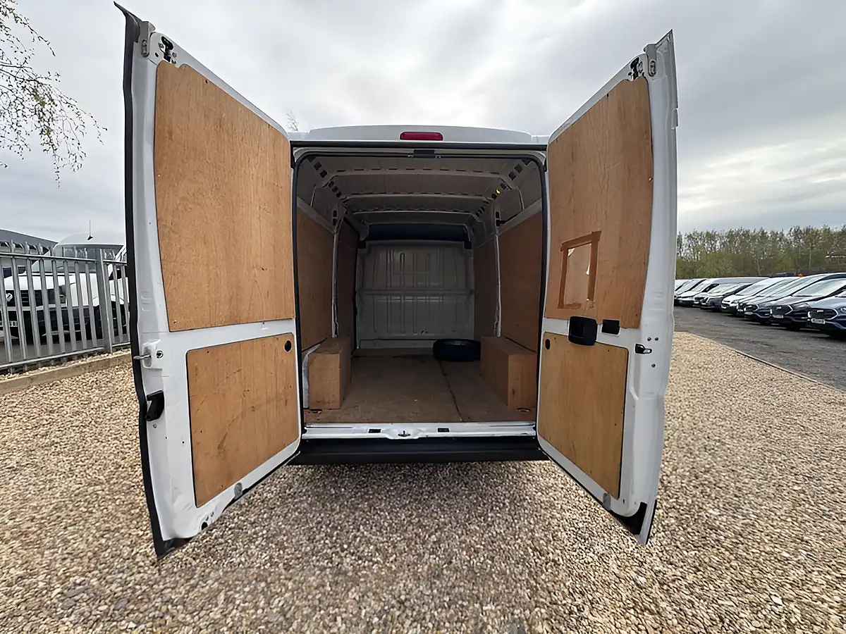 Used 2022 Fiat Ducato 35 White - Interior and Exterior details 5