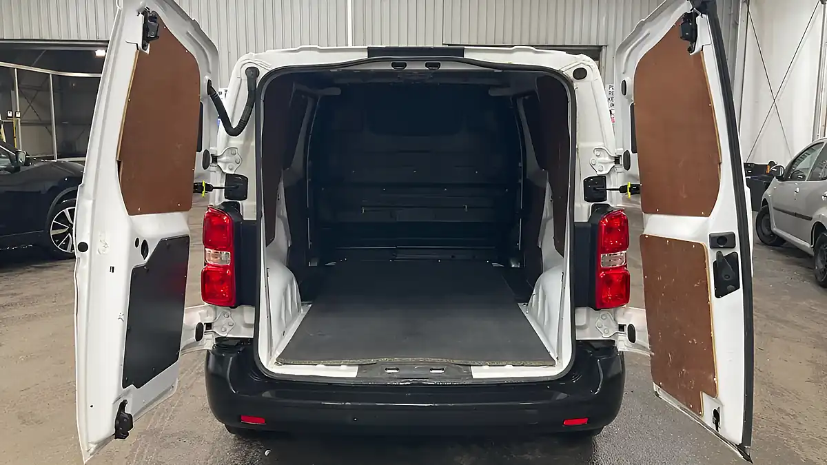 Used 2022 Fiat Scudo Sx Panel Van White - Interior and Exterior details 9