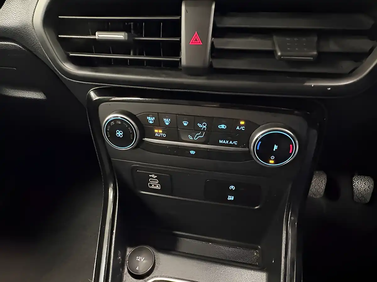 Used 2022 Ford Ecosport Titanium Desert Island Blue - Interior and Exterior details 19