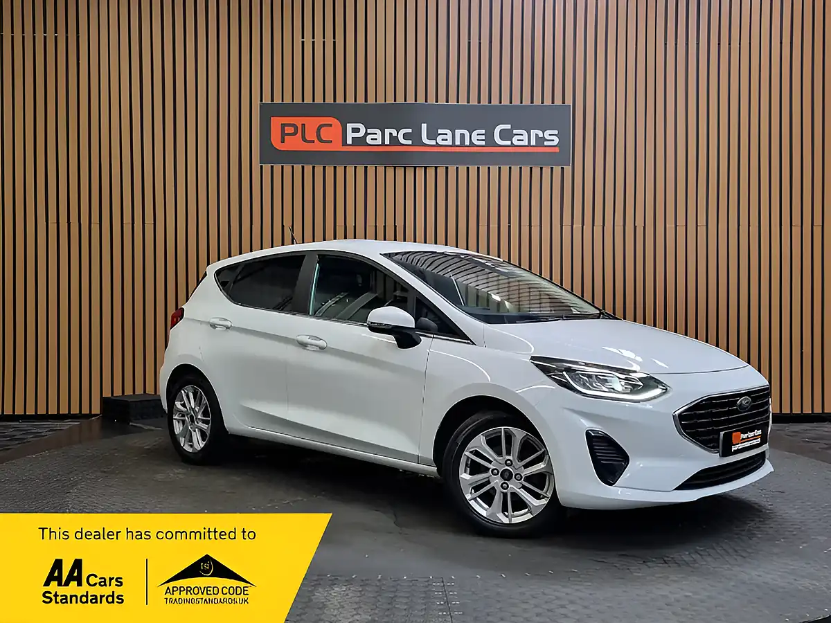 Used 2022 Ford Fiesta Titanium Frozen White - Front View