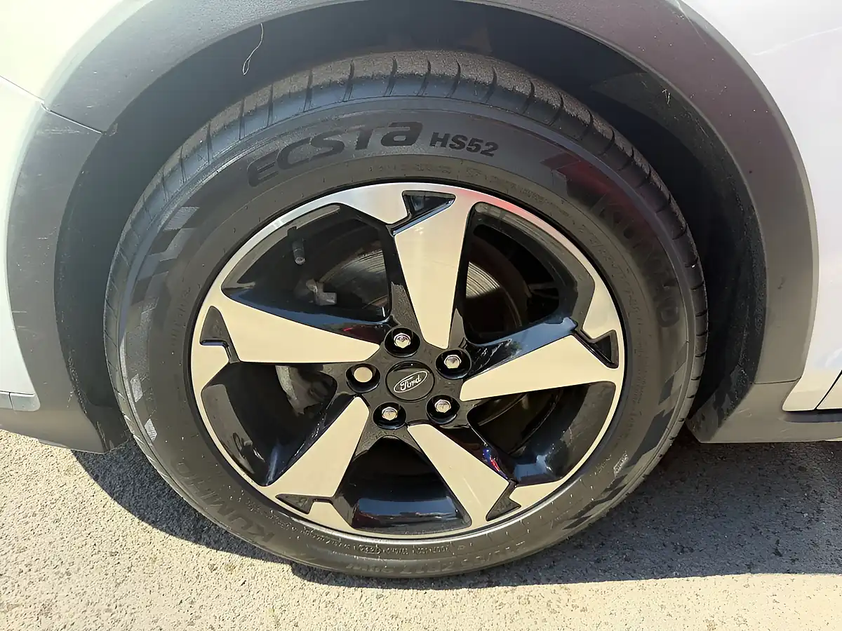Used 2022 Ford Focus Active Style White - Interior and Exterior details 11