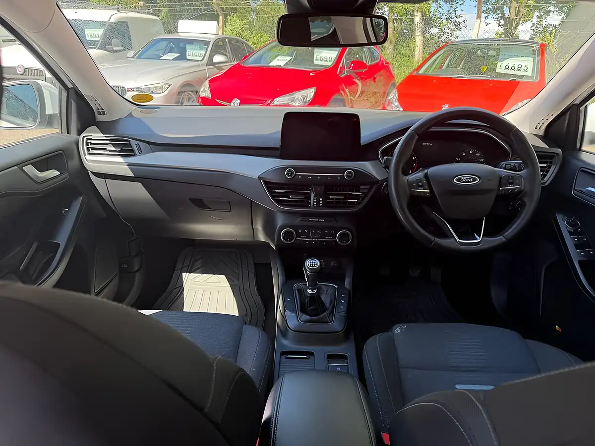 Used 2022 Ford Focus Active Style White - Interior and Exterior details 16