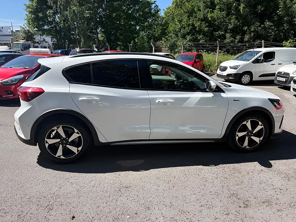 Used 2022 Ford Focus Active Style White - Interior and Exterior details 7