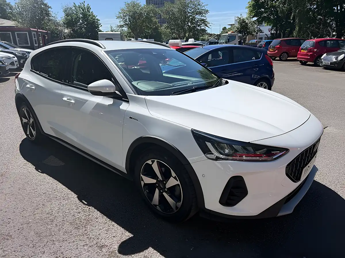 Used 2022 Ford Focus Active Style White - Interior and Exterior details 8