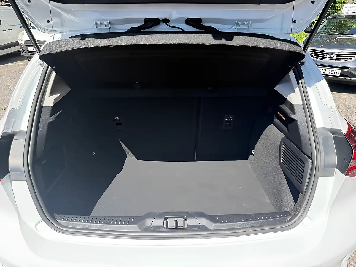 Used 2022 Ford Focus Active Style White - Interior and Exterior details 9