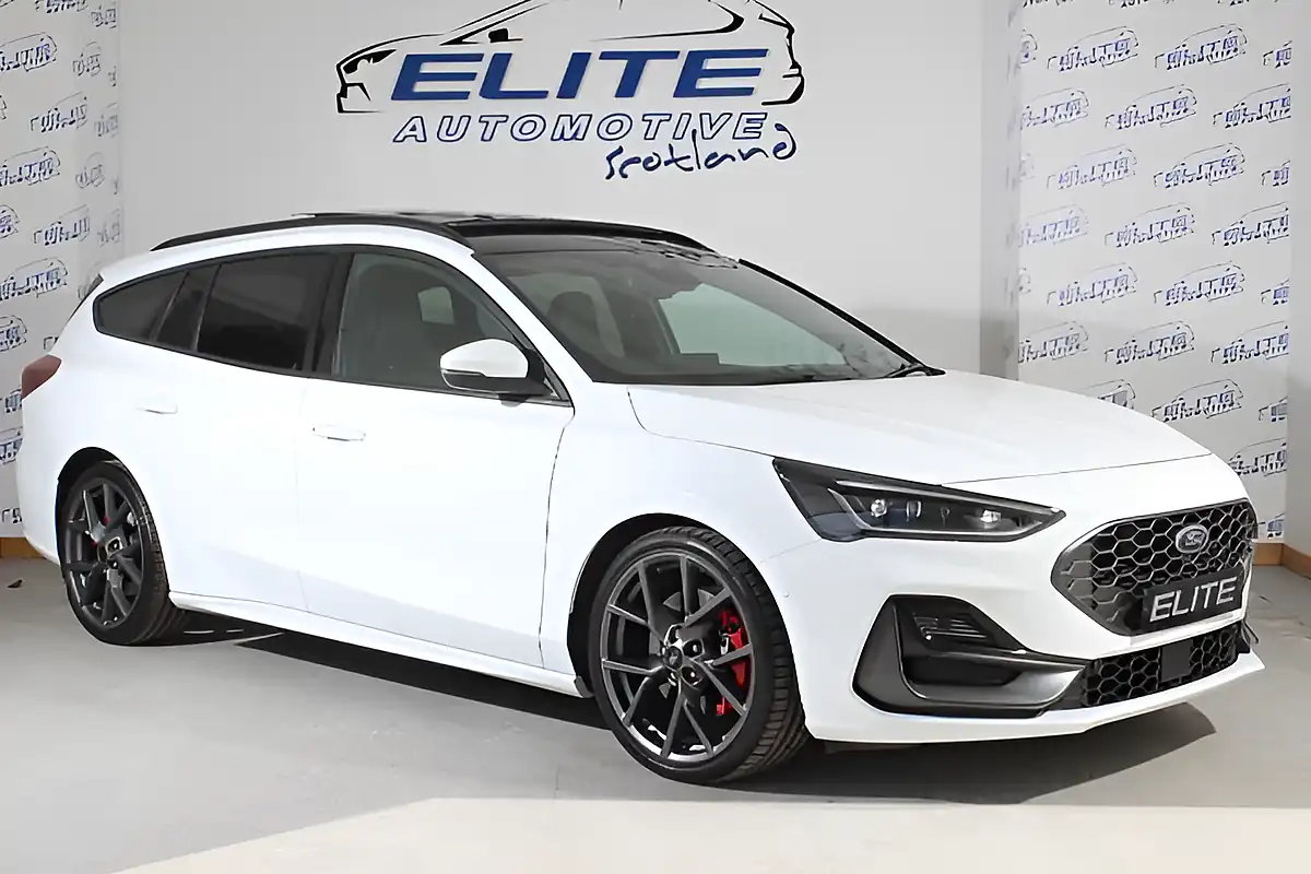 Used 2022 Ford Focus ST Frozen White - Front View