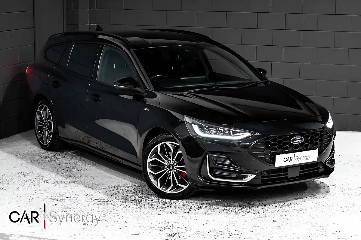 Used 2022 Ford Focus ST-Line Vignale Black - Front View