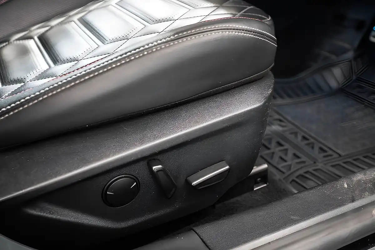 Used 2022 Ford Focus ST-Line Vignale Black - Interior and Exterior details 10