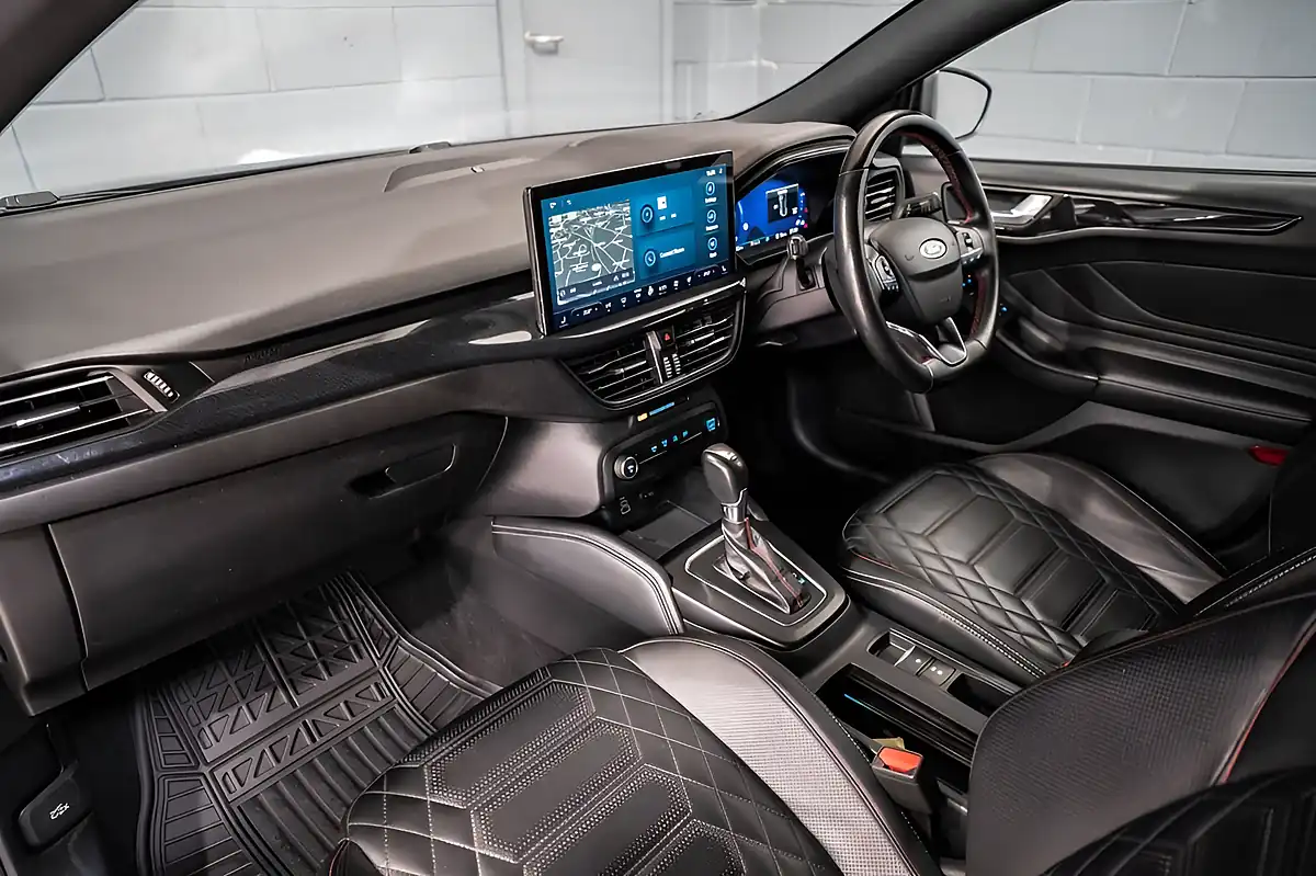Used 2022 Ford Focus ST-Line Vignale Black - Interior and Exterior details 12