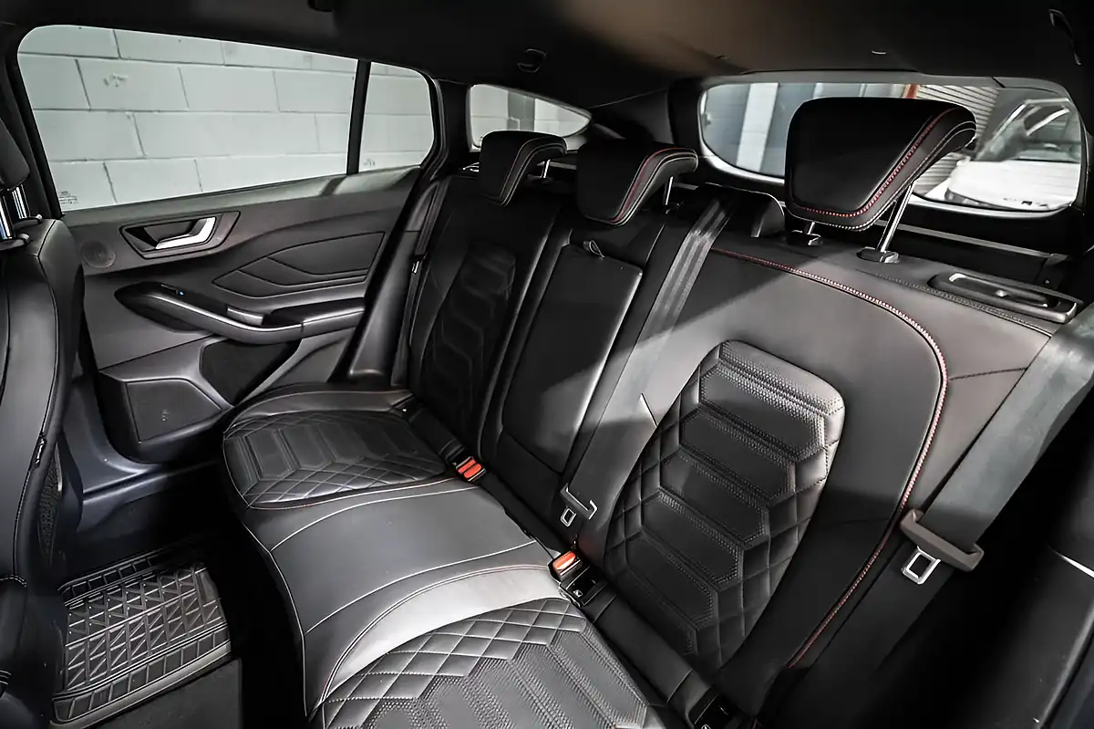 Used 2022 Ford Focus ST-Line Vignale Black - Interior and Exterior details 16
