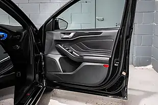 Used 2022 Ford Focus ST-Line Vignale Black - Interior and Exterior details 7