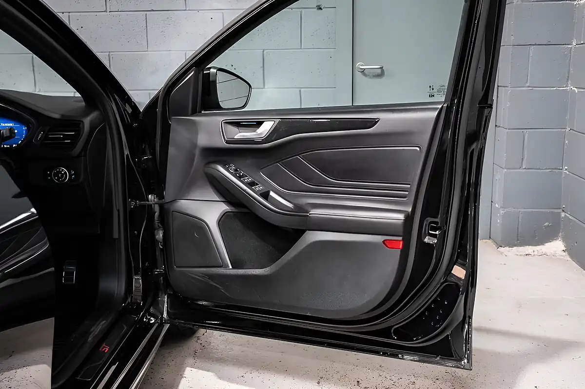 Used 2022 Ford Focus ST-Line Vignale Black - Interior and Exterior details 7