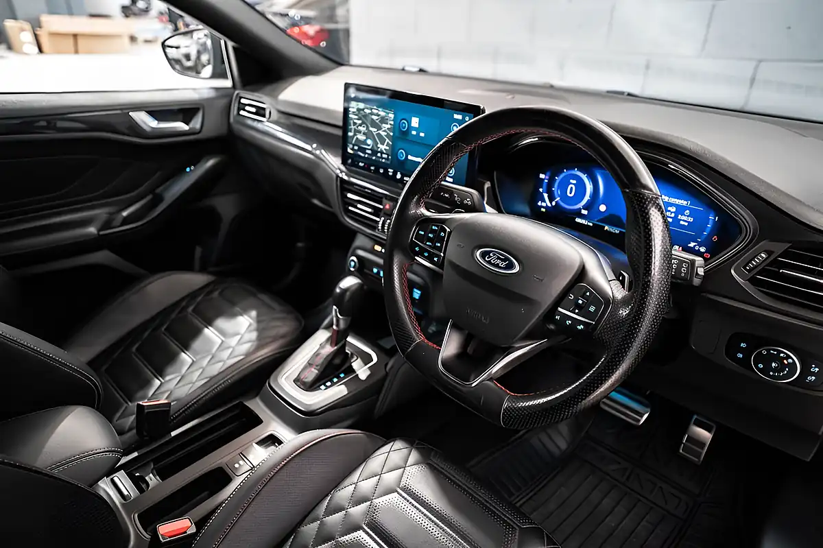 Used 2022 Ford Focus ST-Line Vignale Black - Interior and Exterior details 8
