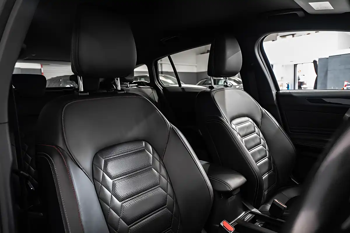 Used 2022 Ford Focus ST-Line Vignale Black - Interior and Exterior details 9