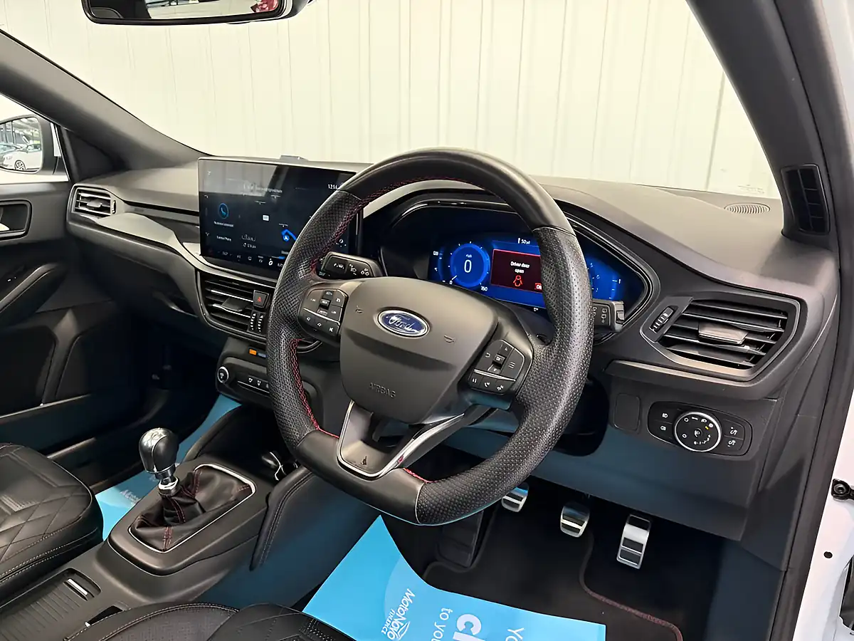 Used 2022 Ford Focus ST-Line Vignale Frozen White - Interior and Exterior details 10
