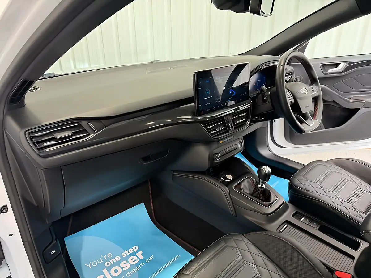 Used 2022 Ford Focus ST-Line Vignale Frozen White - Interior and Exterior details 11