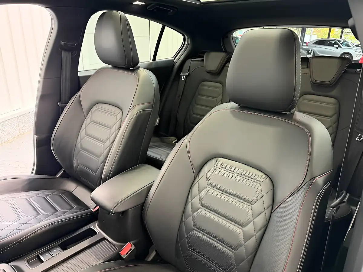 Used 2022 Ford Focus ST-Line Vignale Frozen White - Interior and Exterior details 12