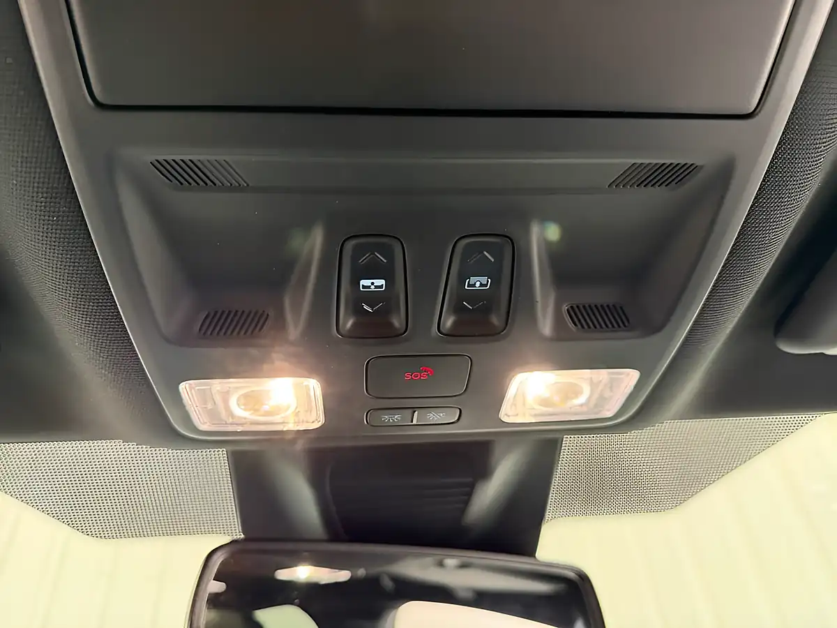 Used 2022 Ford Focus ST-Line Vignale Frozen White - Interior and Exterior details 13