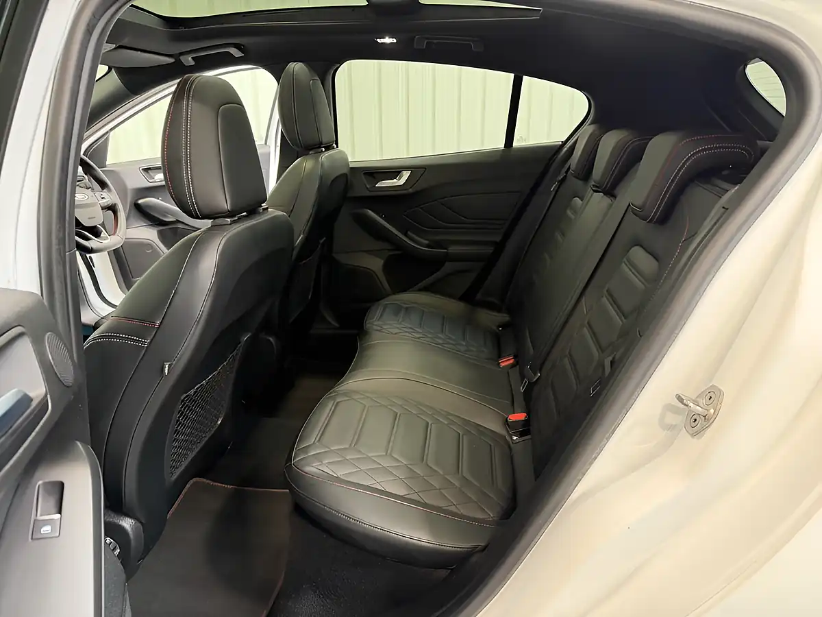 Used 2022 Ford Focus ST-Line Vignale Frozen White - Interior and Exterior details 14