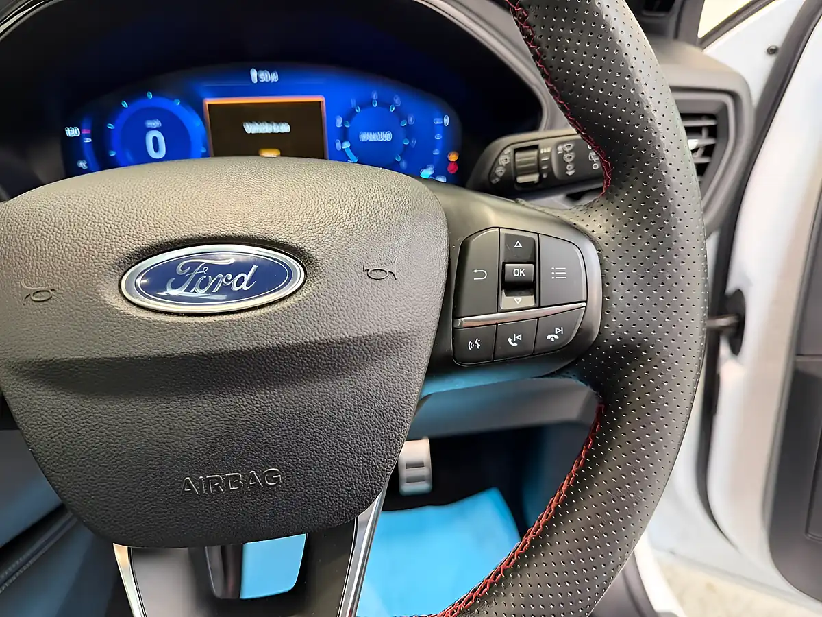 Used 2022 Ford Focus ST-Line Vignale Frozen White - Interior and Exterior details 16