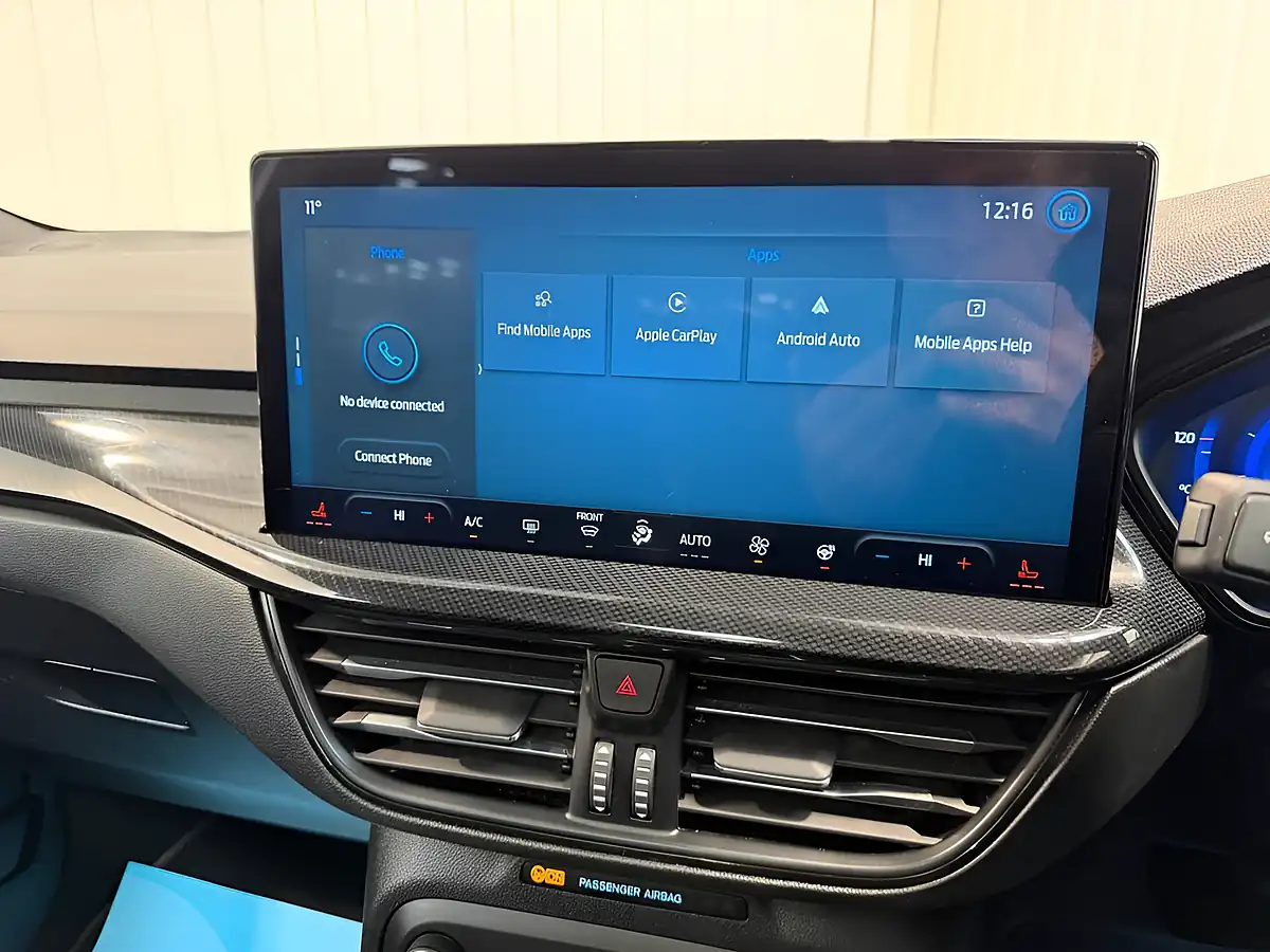 Used 2022 Ford Focus ST-Line Vignale Frozen White - Interior and Exterior details 18