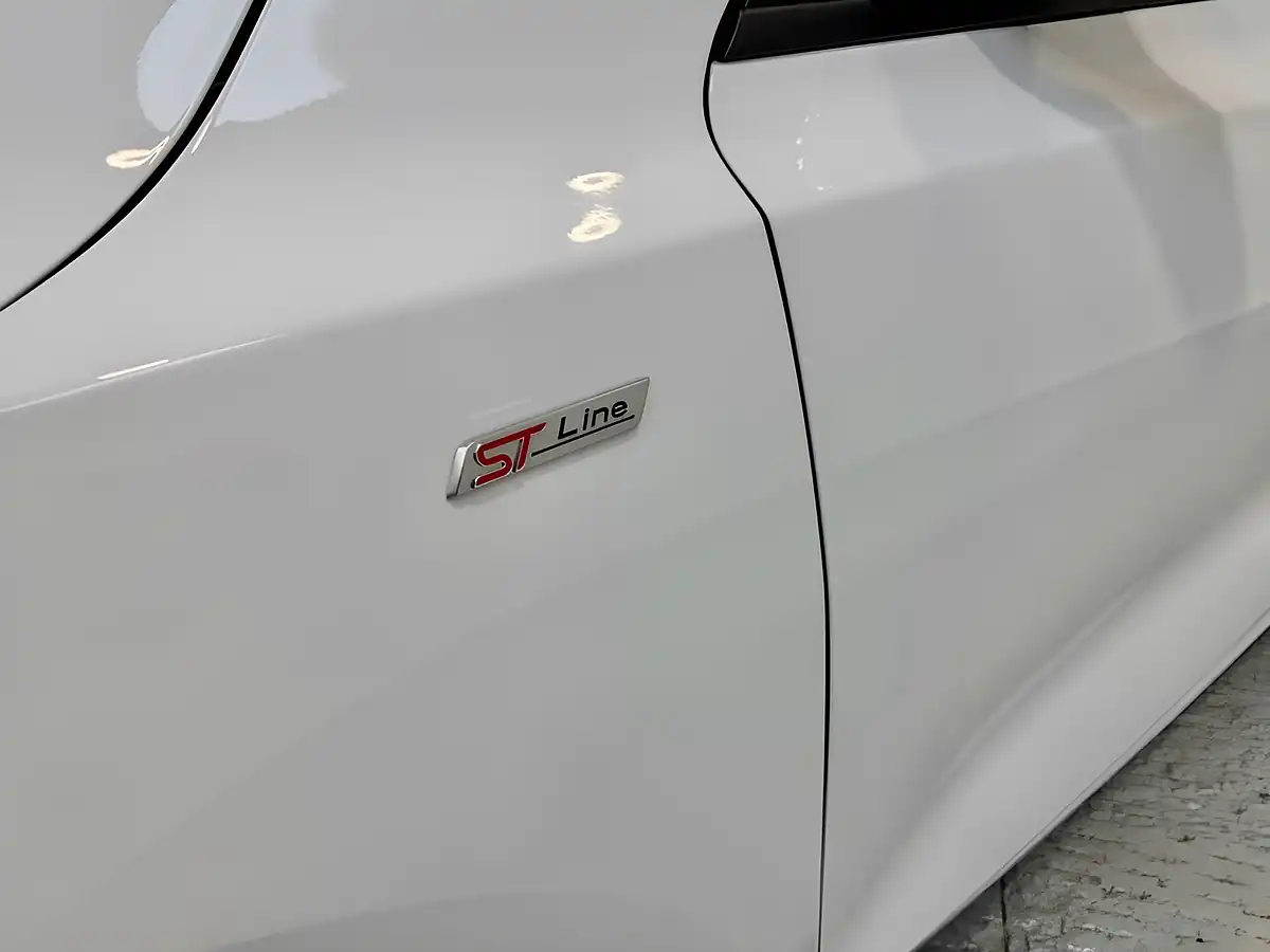 Used 2022 Ford Focus ST-Line Vignale Frozen White - Interior and Exterior details 4