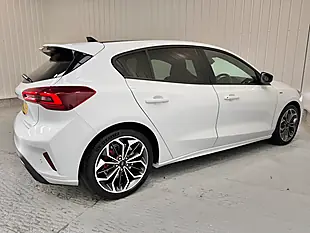 Used 2022 Ford Focus ST-Line Vignale Frozen White - Interior and Exterior details 9