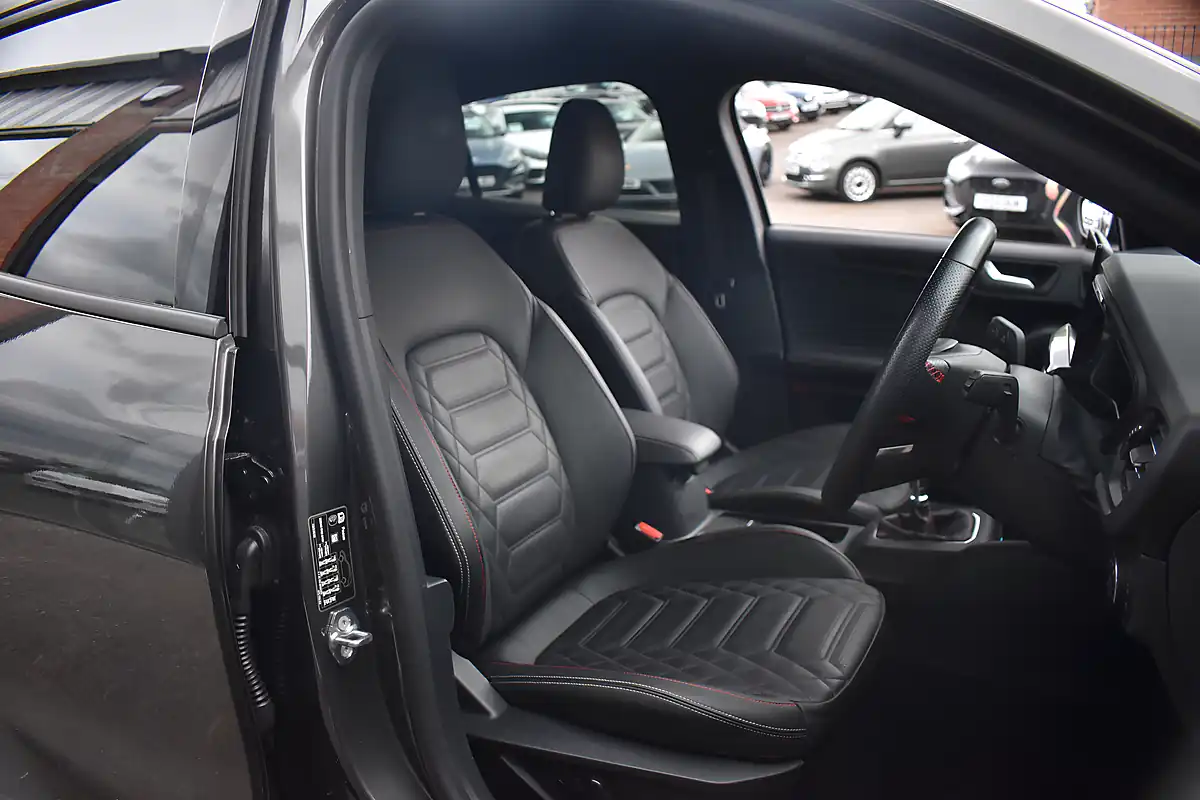 Used 2022 Ford Focus ST-Line Vignale Magnetic Grey - Interior and Exterior details 7