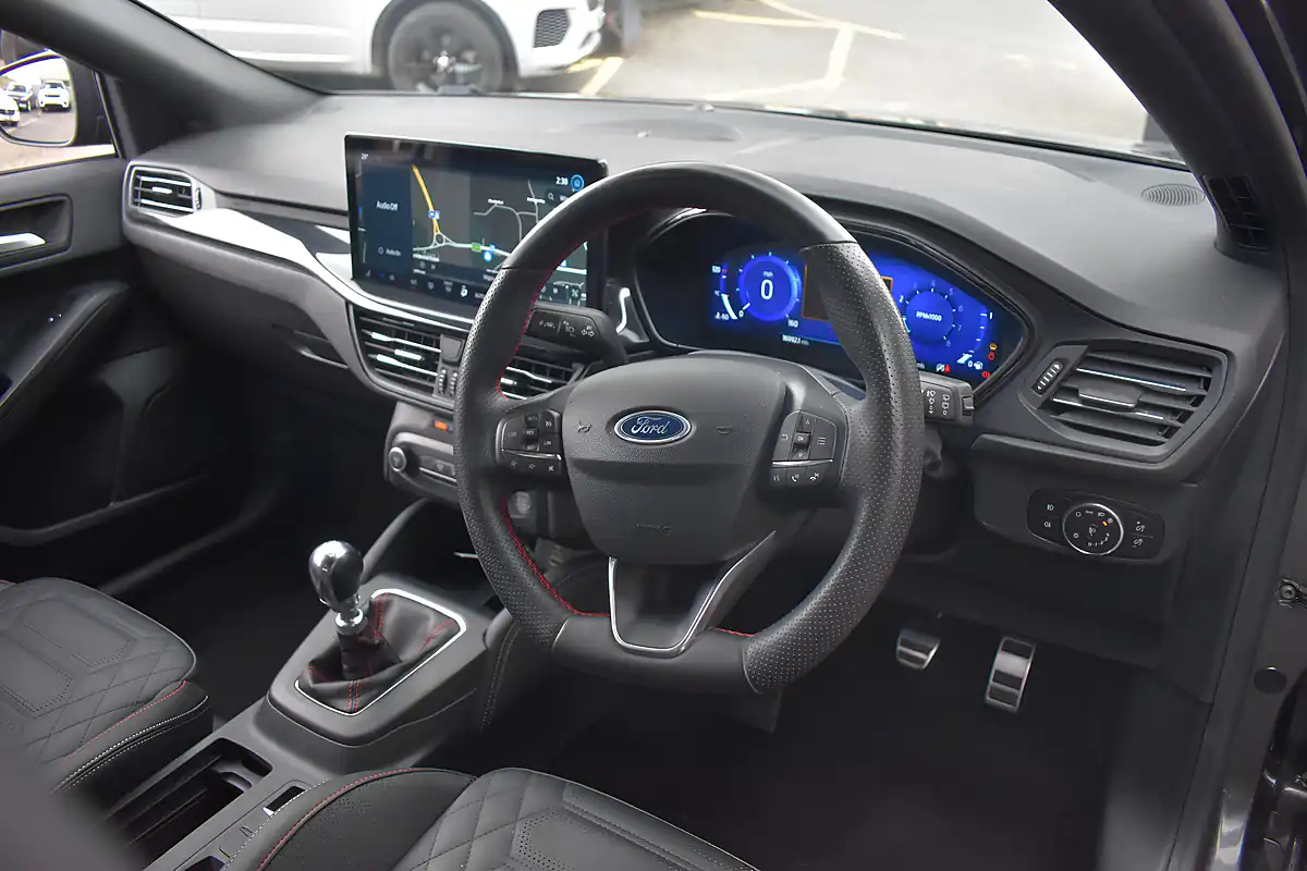 Used 2022 Ford Focus ST-Line Vignale Magnetic Grey - Interior and Exterior details 8