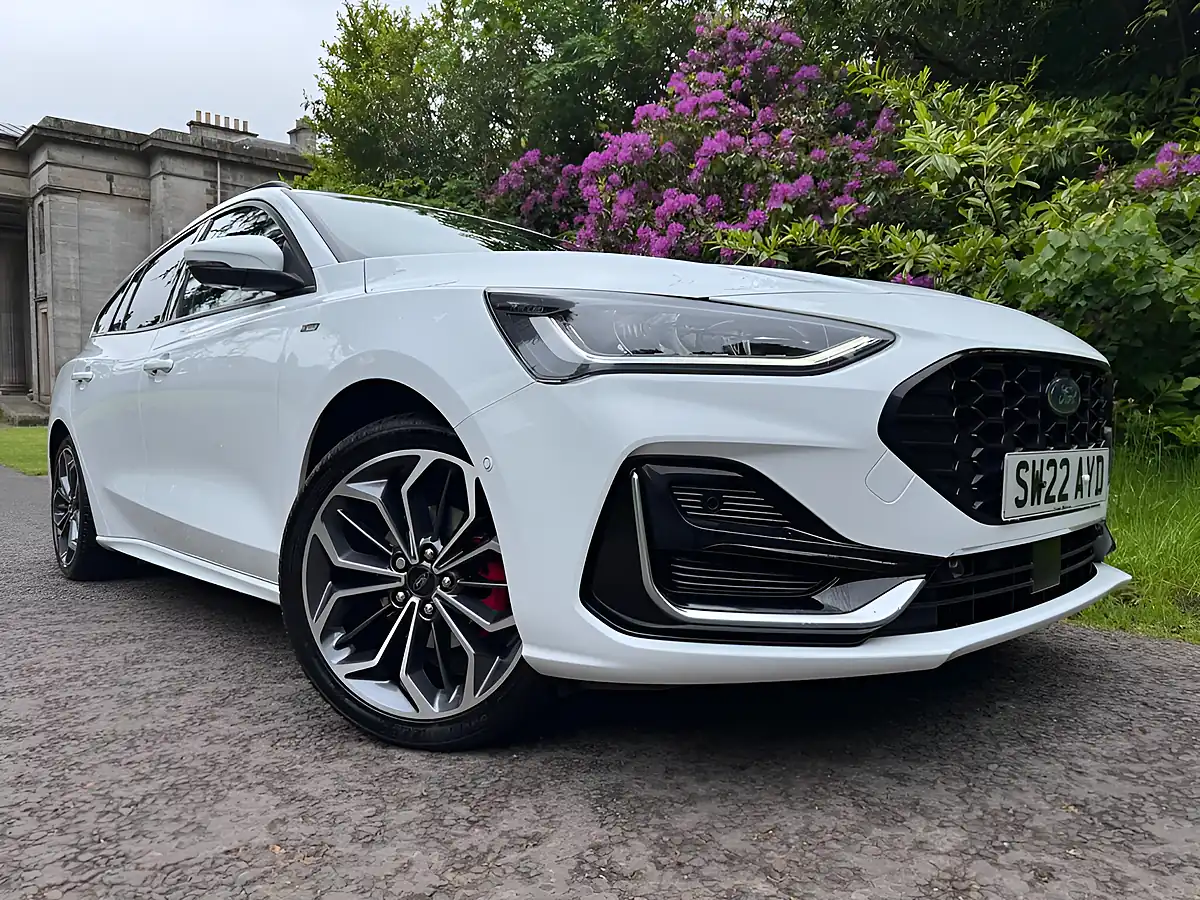 Used 2022 Ford Focus ST-Line Vignale White - Front View