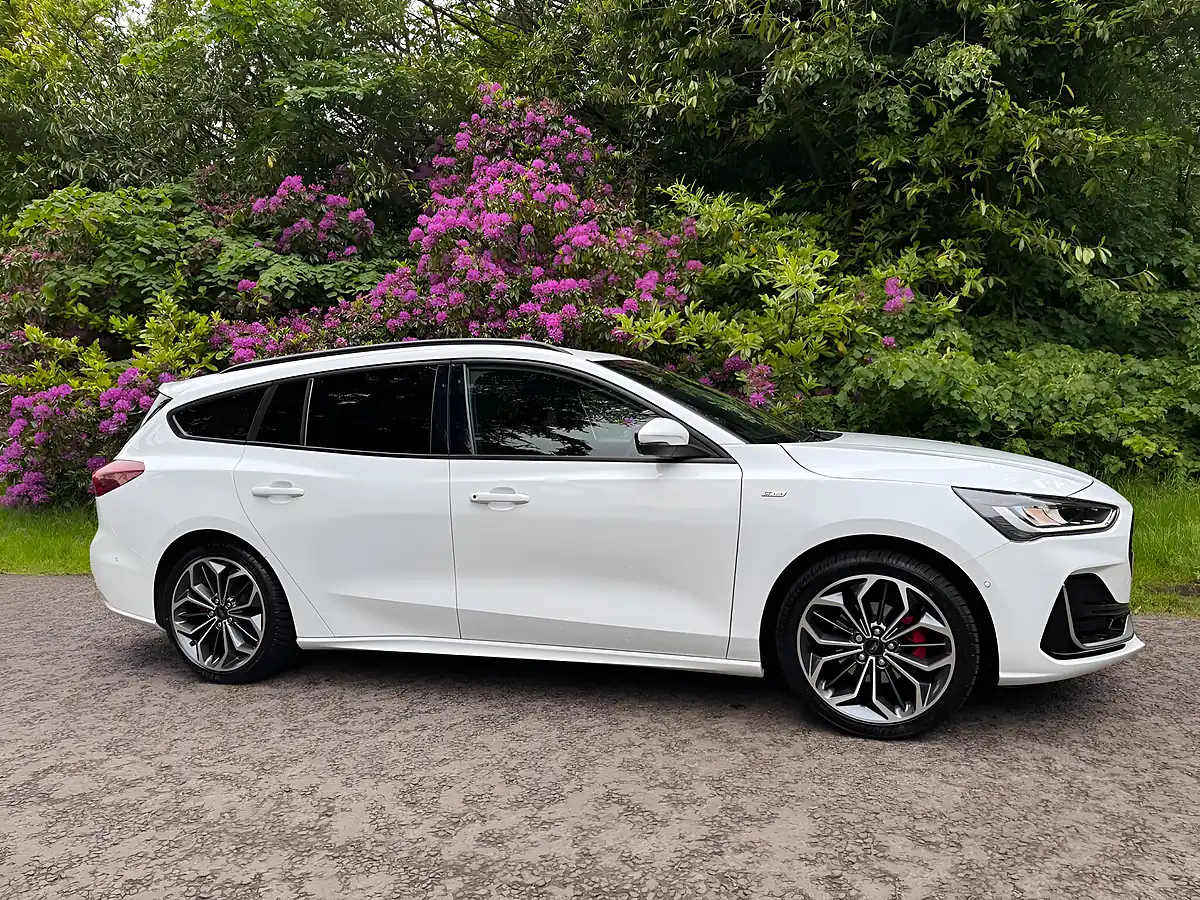 Used 2022 Ford Focus ST-Line Vignale White - Interior and Exterior details 6