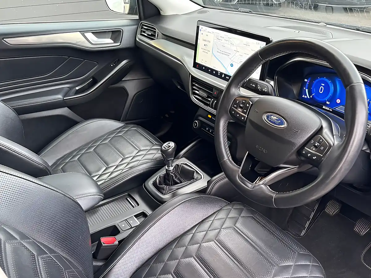 Used 2022 Ford Focus Titanium Vignale Blue - Interior and Exterior details 12