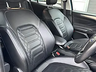 Used 2022 Ford Focus Titanium Vignale Blue - Interior and Exterior details 14